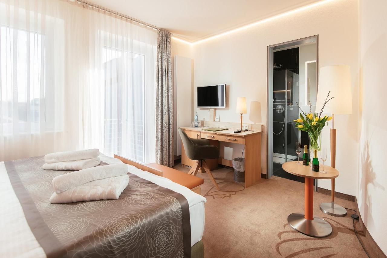 Parkhotel IV Jahreszeiten Кюлунгсборн Екстер'єр фото